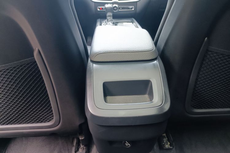 沃尔沃XC60 2019款 T5 四驱智逸版 国VI中控内饰7015