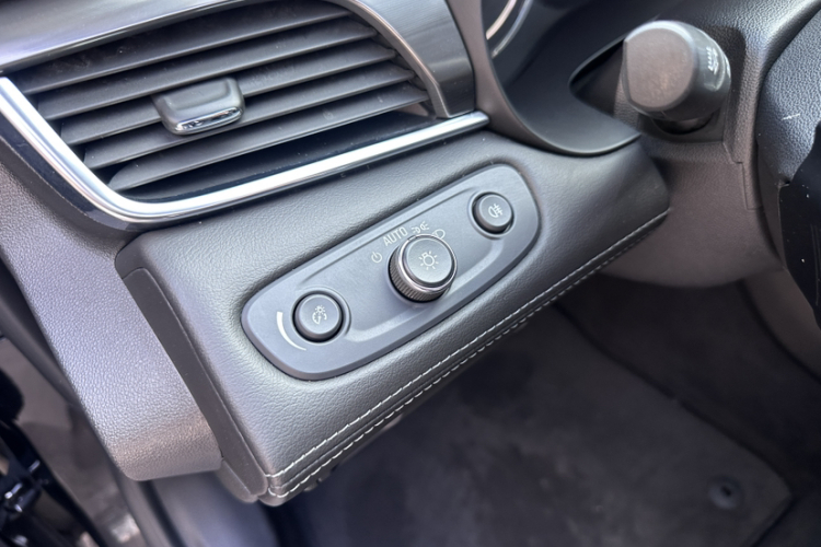 别克 君越 2019款 28T 豪华型中控内饰7009