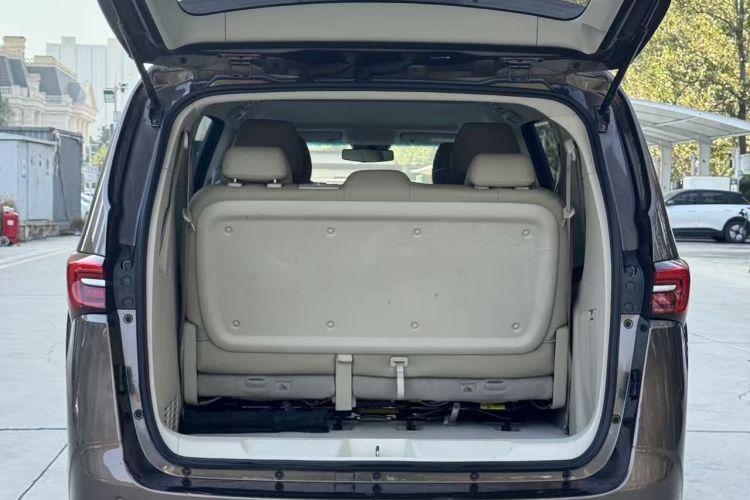 别克GL8 2023款 陆上公务舱 舒适型车身外观6007