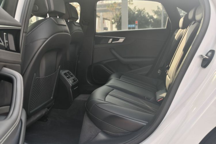 奥迪A4L 2024款 40 TFSI 豪华动感型中控内饰7003