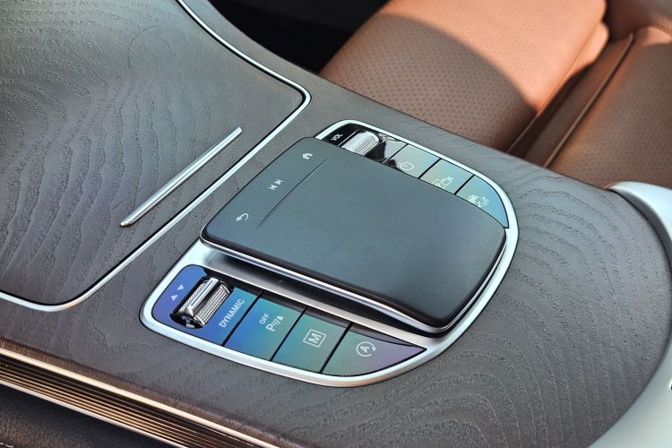 奔驰GLC 2020款 GLC 300 L 4MATIC 动感型中控内饰7008