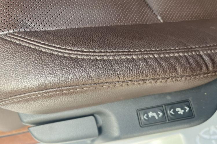 丰田 赛那SIENNA 2021款 2.5L混动 铂金版车身外观6010