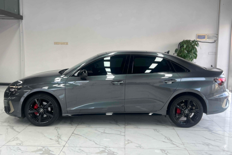 奥迪A3 2024款 A3L Limousine 35 TFSI RS套件燃速型车身外观6008