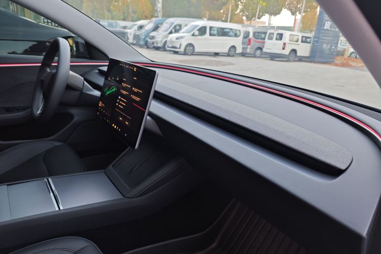 特斯拉 Model 3 2023款 长续航全轮驱动版中控内饰7003