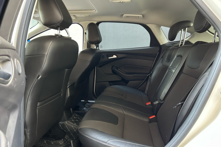 福特 福克斯 2012款 两厢 2.0L 自动豪华运动型中控内饰7008