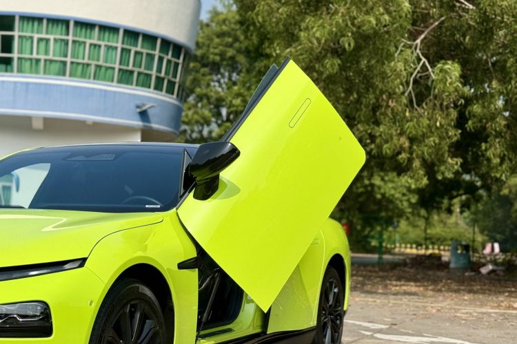 小鹏P7 2022款 670E+鹏翼版车身外观6005