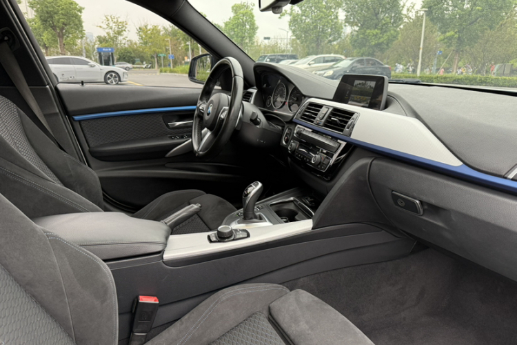 宝马3系 2018款 320i M运动套装中控内饰7001