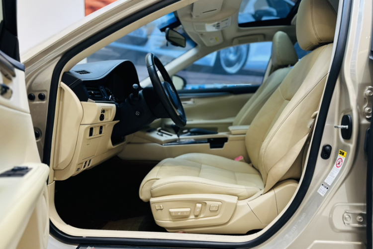 雷克萨斯ES 2013款 250 精英版中控内饰7003