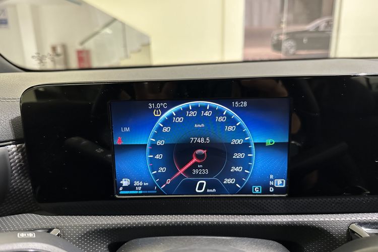 奔驰A级 2019款 A 180 L 运动轿车中控内饰15