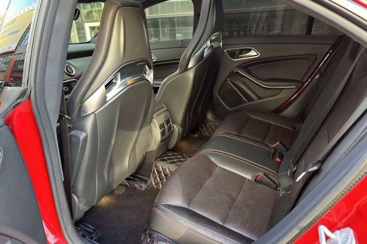 奔驰CLA AMG 2017款 改款 AMG CLA 45 4MATIC中控内饰7001