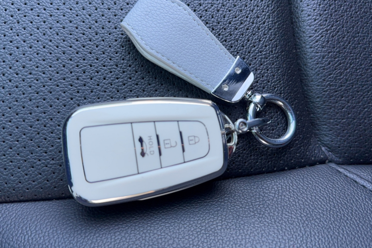 丰田 雷凌 2023款 185T CVT豪华版中控内饰7006