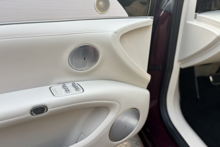 鸿蒙智行 享界S9 2024款 纯电 Ultra 四驱旗舰版中控内饰7011