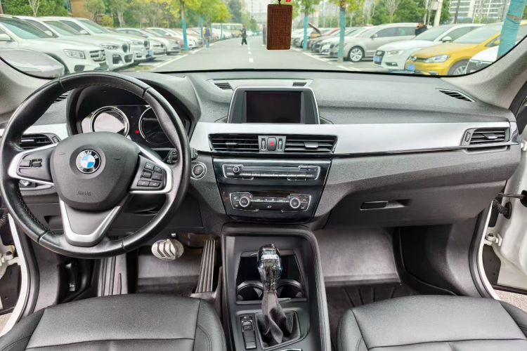 宝马X1 2019款 sDrive18Li 时尚型中控内饰7004