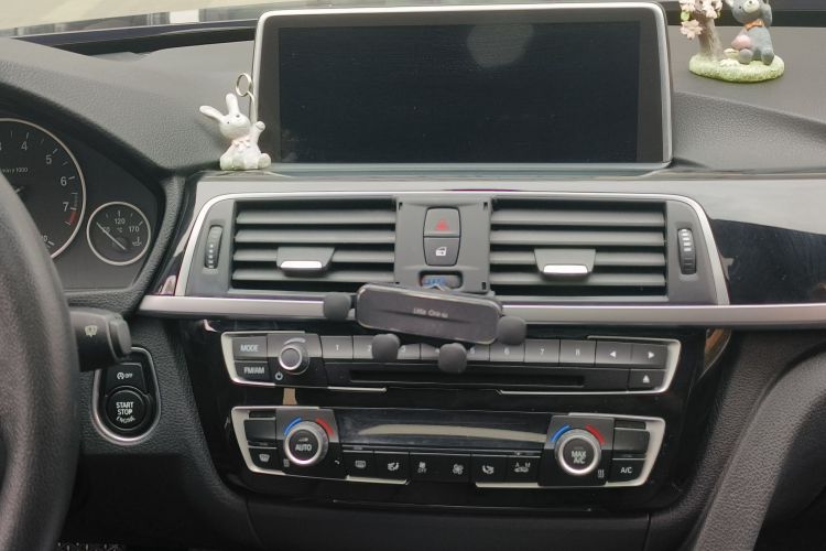 宝马3系 2017款 320Li 时尚型中控内饰7012