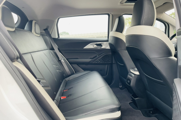 吉利几何E萤火虫 2022款 401KM 霹雳虎 5座中控内饰7006