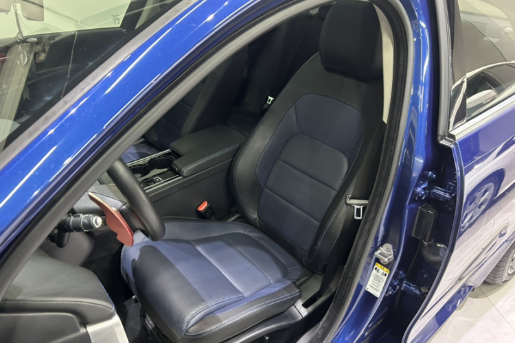 捷豹XE 2015款 2.0T 240PS R-Sport局部细节19