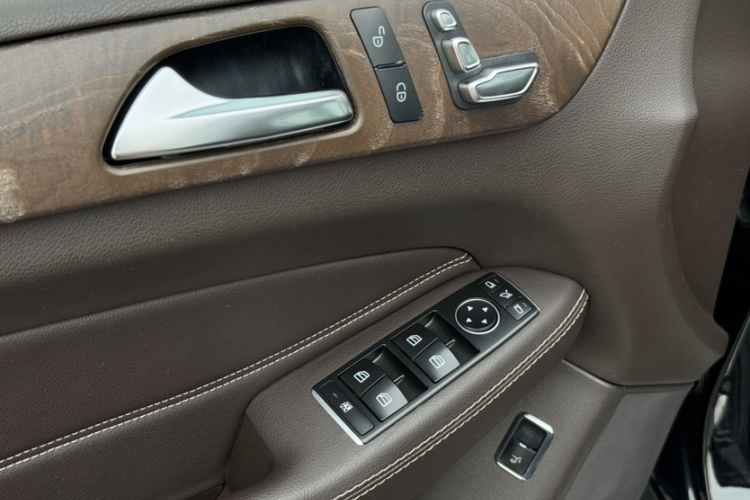 奔驰GLE 2015款 GLE 400 4MATIC中控内饰7013