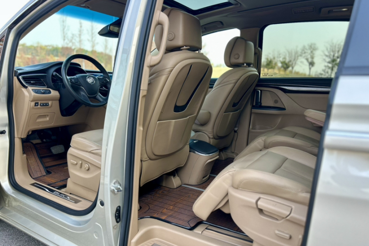 别克GL8 2017款 ES 28T 旗舰型 国V中控内饰7002