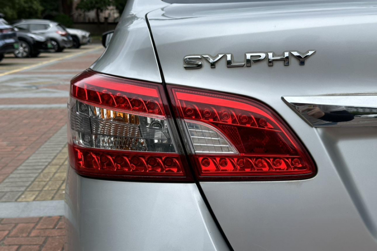 日产 轩逸 2012款 1.6XL CVT豪华版局部细节9007