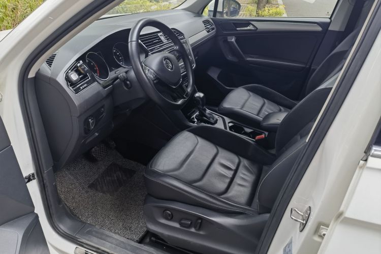大众 途观L 2017款 330TSI 自动两驱舒适版中控内饰7002