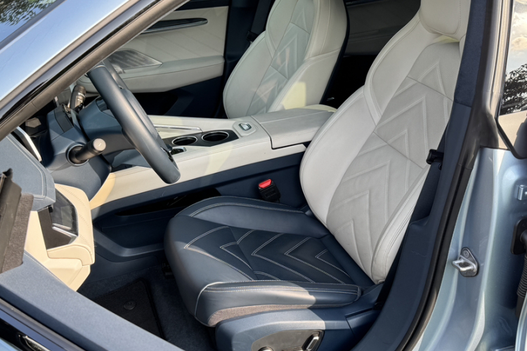 极氪001 2022款 超长续航双电机 YOU版局部细节19