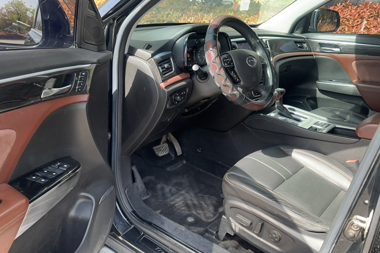 广汽传祺 传祺GS8 2017款 320T 两驱豪华智联版（七座）中控内饰7003