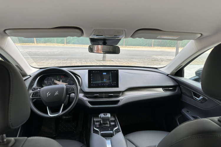 红旗E-QM5 2022款 431km 充电乐享版中控内饰7003