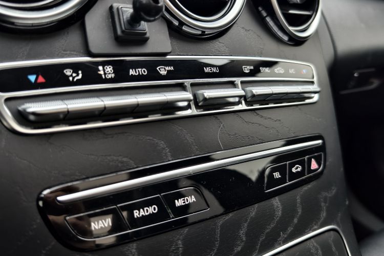 奔驰C级 2019款 C 260 L 运动版中控内饰7005