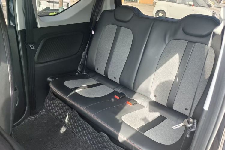 五菱汽车 宏光MINIEV 2022款 GAMEBOY 200km 玩咖款 磷酸铁锂中控内饰7003