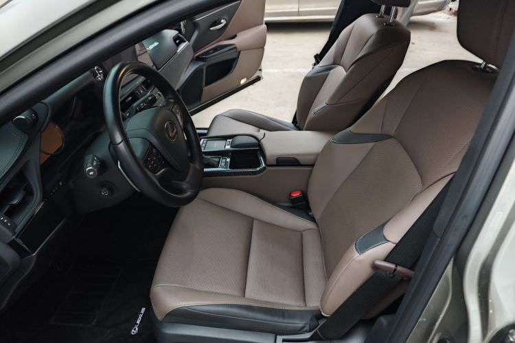 雷克萨斯ES 2021款 200 卓越版局部细节19