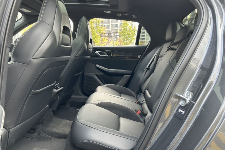 领克03 2025款 1.5TD DCT冠军版Pro中控内饰7010