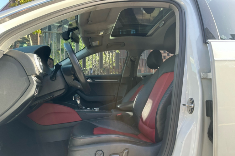 奥迪A3 2018款 30周年年型 Sportback 35 TFSI 风尚型中控内饰7005