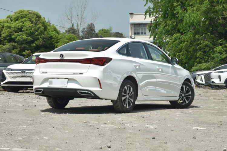 长安 逸动 2025款 PLUS 1.4T 双离合高能版车身外观6003