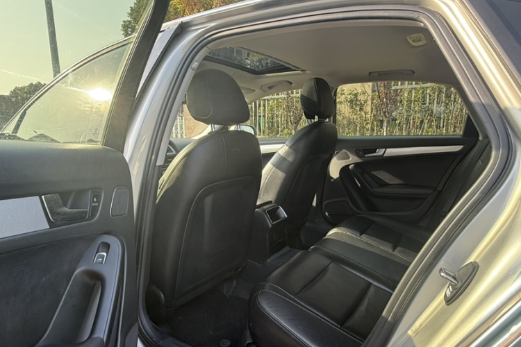 奥迪A4L 2016款 30 TFSI 典藏版 自动舒适型中控内饰7004