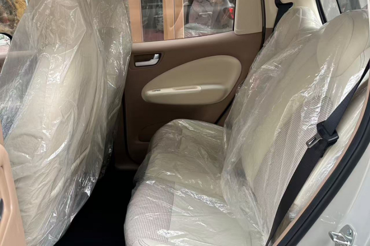 五菱汽车 宏光MINIEV 2025款 四门版 进阶款中控内饰7002