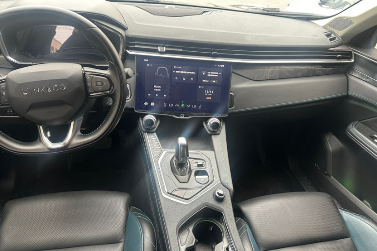 领克05 2022款 2.0TD 两驱耀Halo中控内饰7003