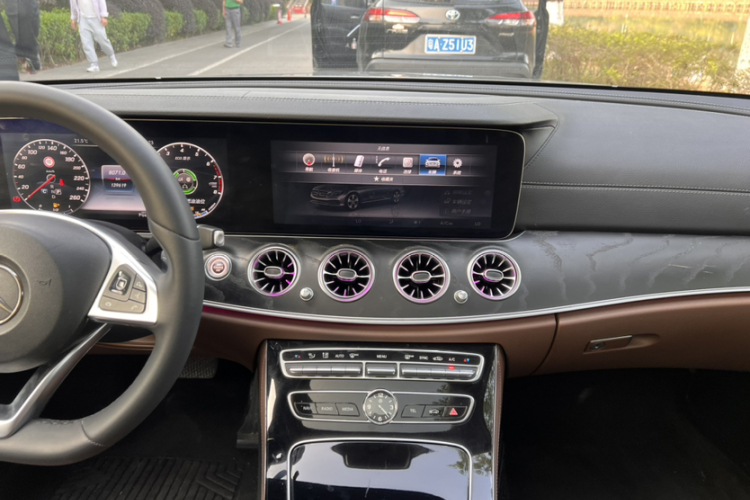 奔驰E级 2016款 E 300 L 运动豪华型局部细节18