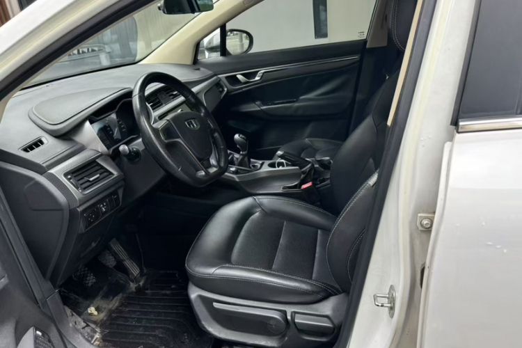 吉利汽车 帝豪GS 2016款 优雅版 1.8L 手动领尚型车身外观6005