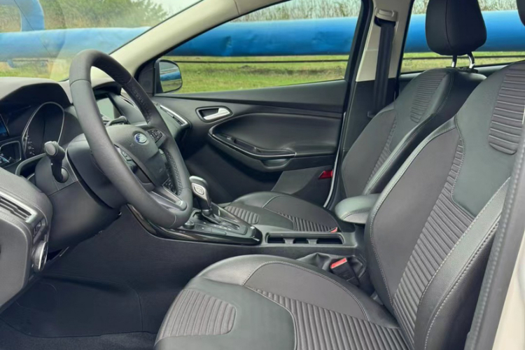 福特 福克斯 2018款 两厢经典 EcoBoost 180 自动精英型中控内饰7003