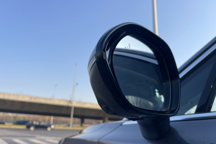 红旗H5 PHEV 2025款 170 超混版局部细节9012