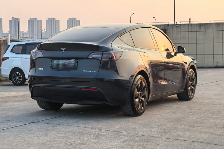 特斯拉 Model Y 2023款 后轮驱动版车身外观6005