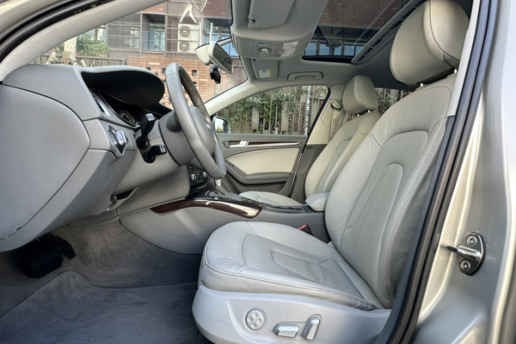 奥迪A4L 2015款 35 TFSI 自动舒适型中控内饰7001