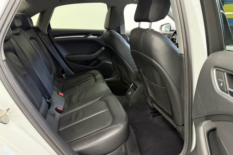 奥迪A3 2019款 Limousine 35 TFSI 风尚型 国VI中控内饰7007