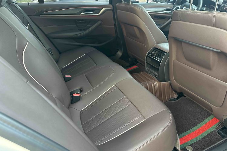 宝马5系 2022款 改款 530Li 领先型 M运动套装中控内饰7004