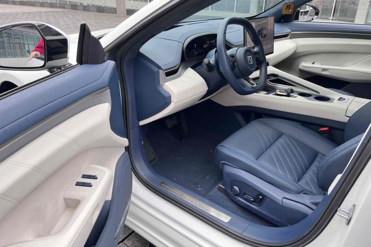 极氪001 2025款 WE版 100kWh 后驱中控内饰7001