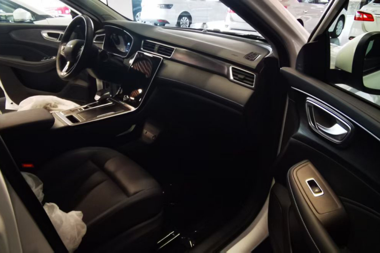 荣威RX5 2025款 PLUS 330TGI 自动领潮智惠版中控内饰7003