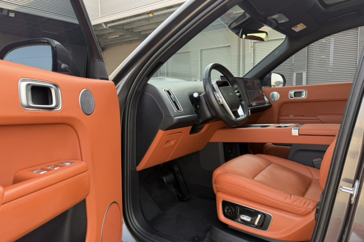 理想汽车 理想L8 2023款 Pro中控内饰7012