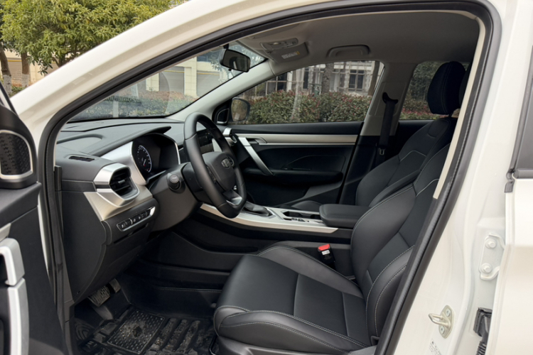 吉利汽车 缤越 2025款 1.5L CVT超能版中控内饰7004