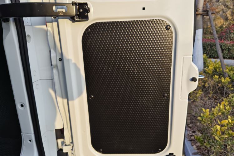 上汽大通MAXUS 大拿V1 2024款 V1 短轴低顶 多功能版（51kWh）局部细节9002