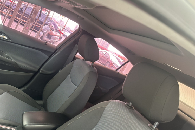 雪佛兰 科鲁兹 2018款 320 自动先锋天窗版中控内饰7006